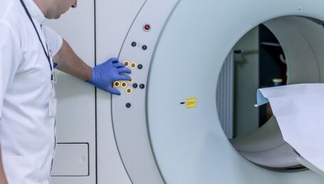 IRM pour diagnostiquer l'ostéochondrose cervicale.