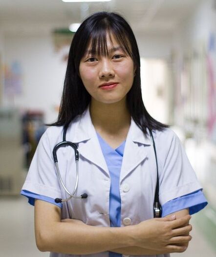 Neuropathologiste déterminant le traitement de l'ostéochondrose cervicale.