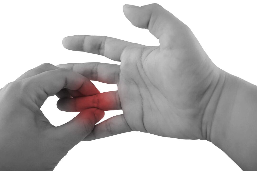 Inflammation des articulations des doigts comme cause de douleur.